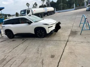 Toyota bZ3 2025 White