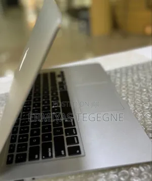 New Laptop Apple MacBook 4GB Intel Core I5 SSD 256GB