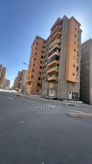 የሚሸጥ 40/60 ኮንዶሚኒየም ሱቅ