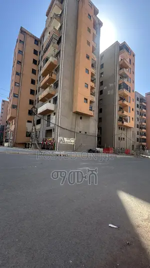 የሚሸጥ 40/60 ኮንዶሚኒየም ሱቅ