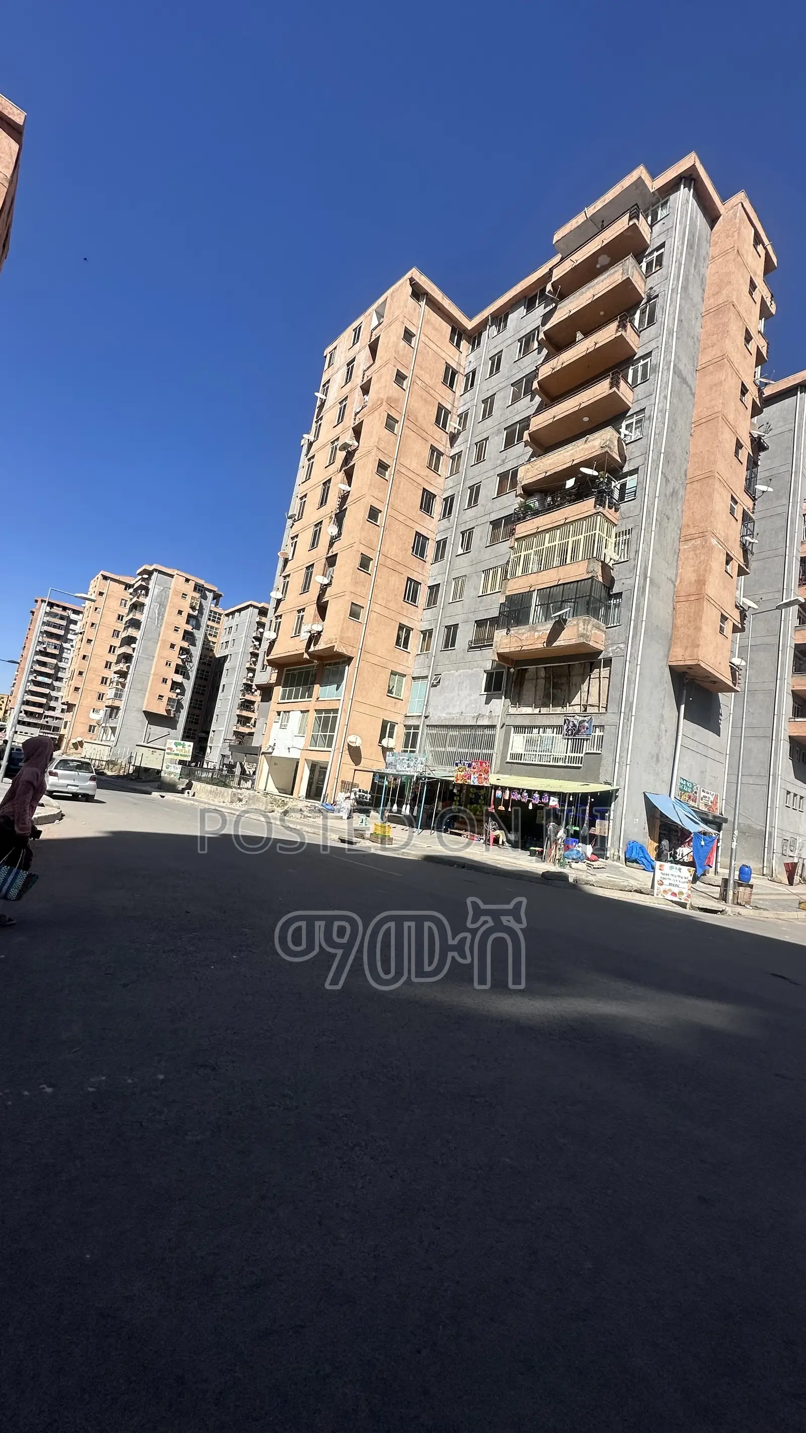 የሚሸጥ 40/60 ኮንዶሚኒየም ሱቅ