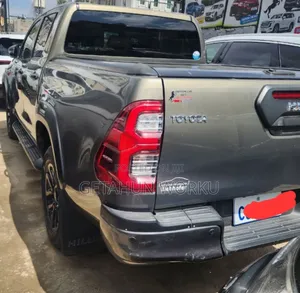 Toyota Hilux 2021 Gray