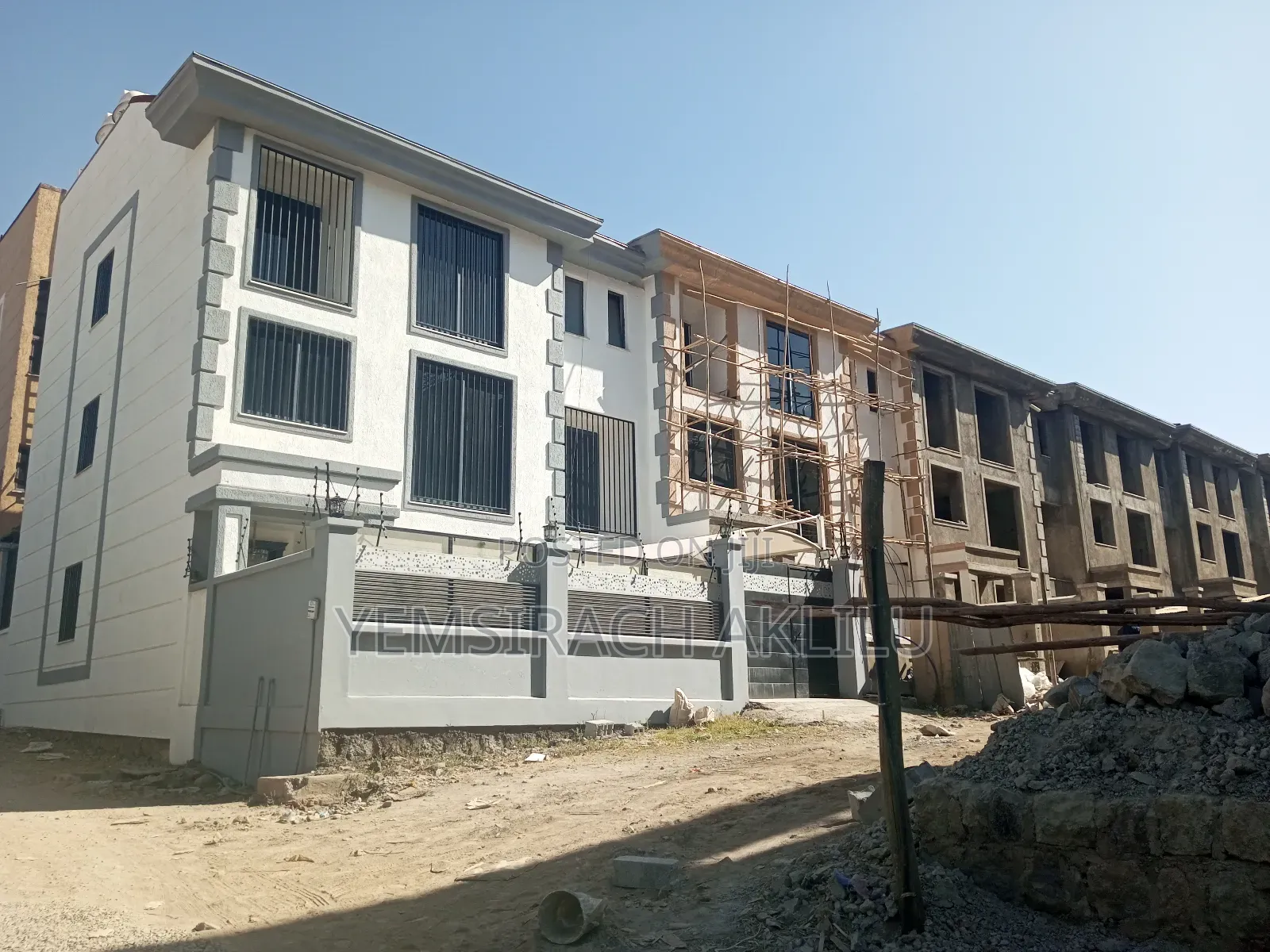 5bdrm Townhouse/Terrace In Metro, Bole For Sale