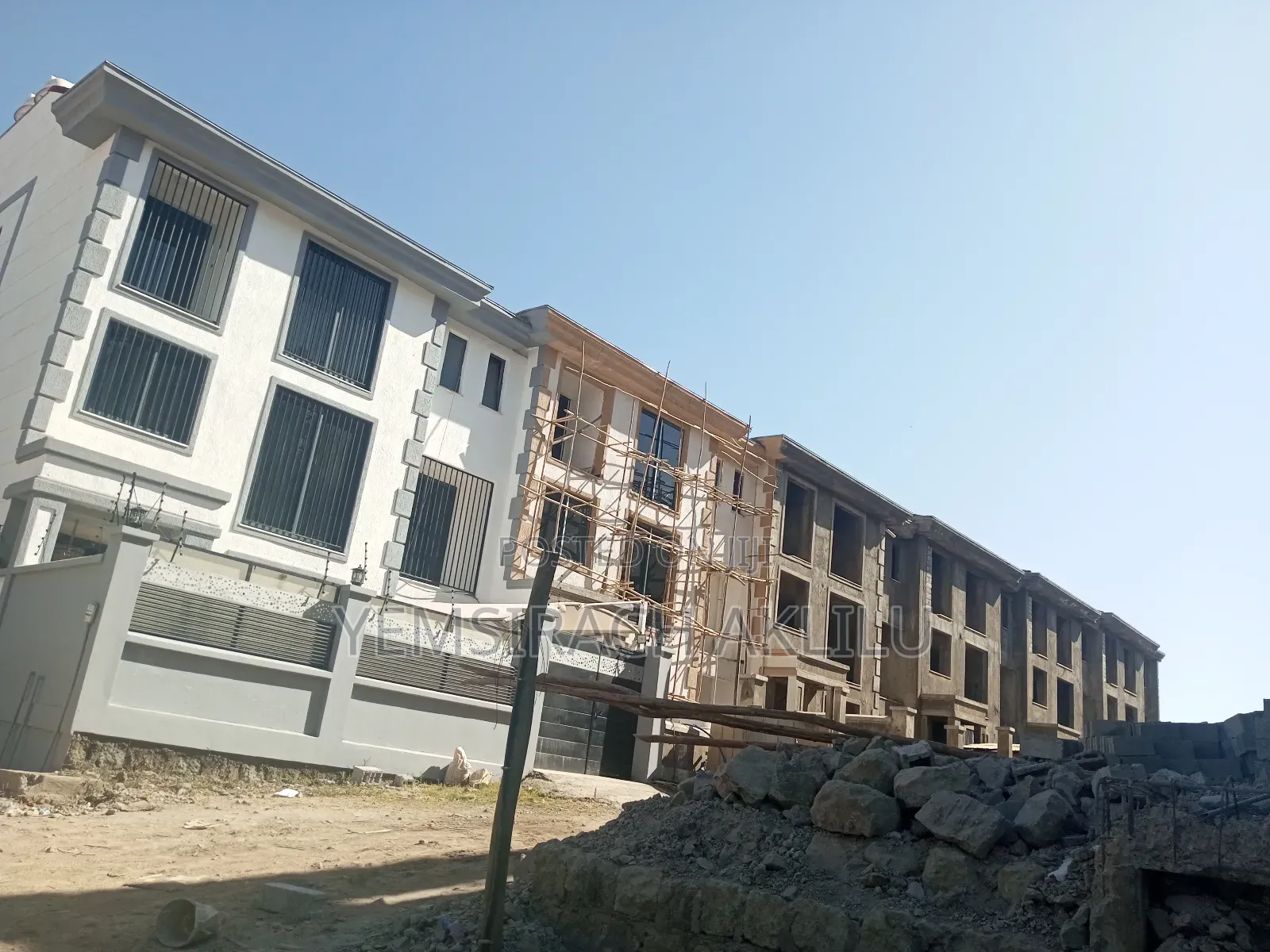 5bdrm Townhouse/Terrace In Metro, Bole For Sale