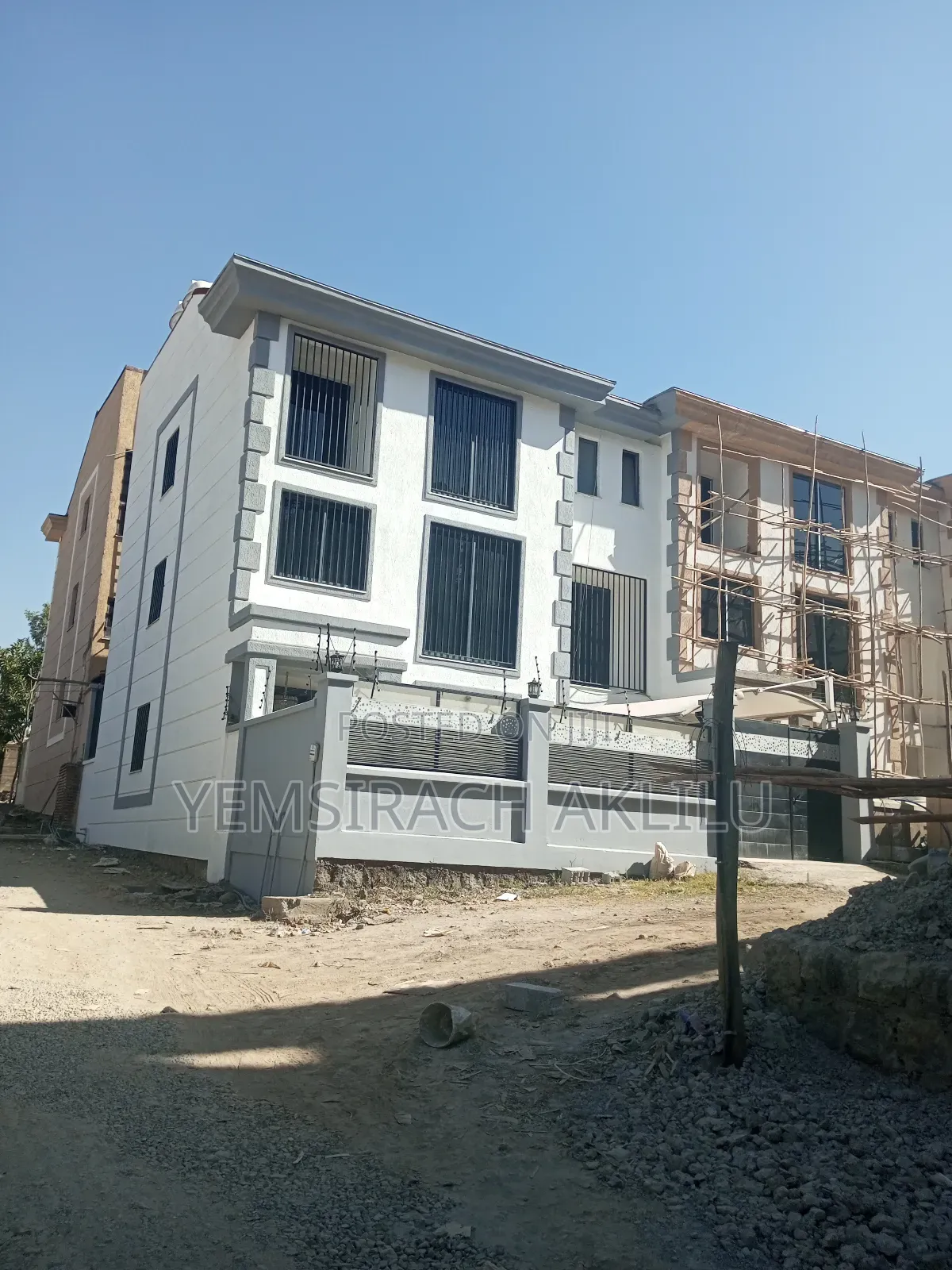 5bdrm Townhouse/Terrace In Metro, Bole For Sale