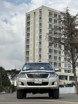 Toyota Hilux 2015 Gold