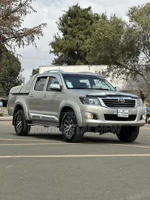 Toyota Hilux 2015 Gold