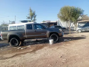 Toyota Tacoma 2dr Regular Cab 4WD 6.1 ft. SB (2.7L 4cyl 4A) 2014 Brown