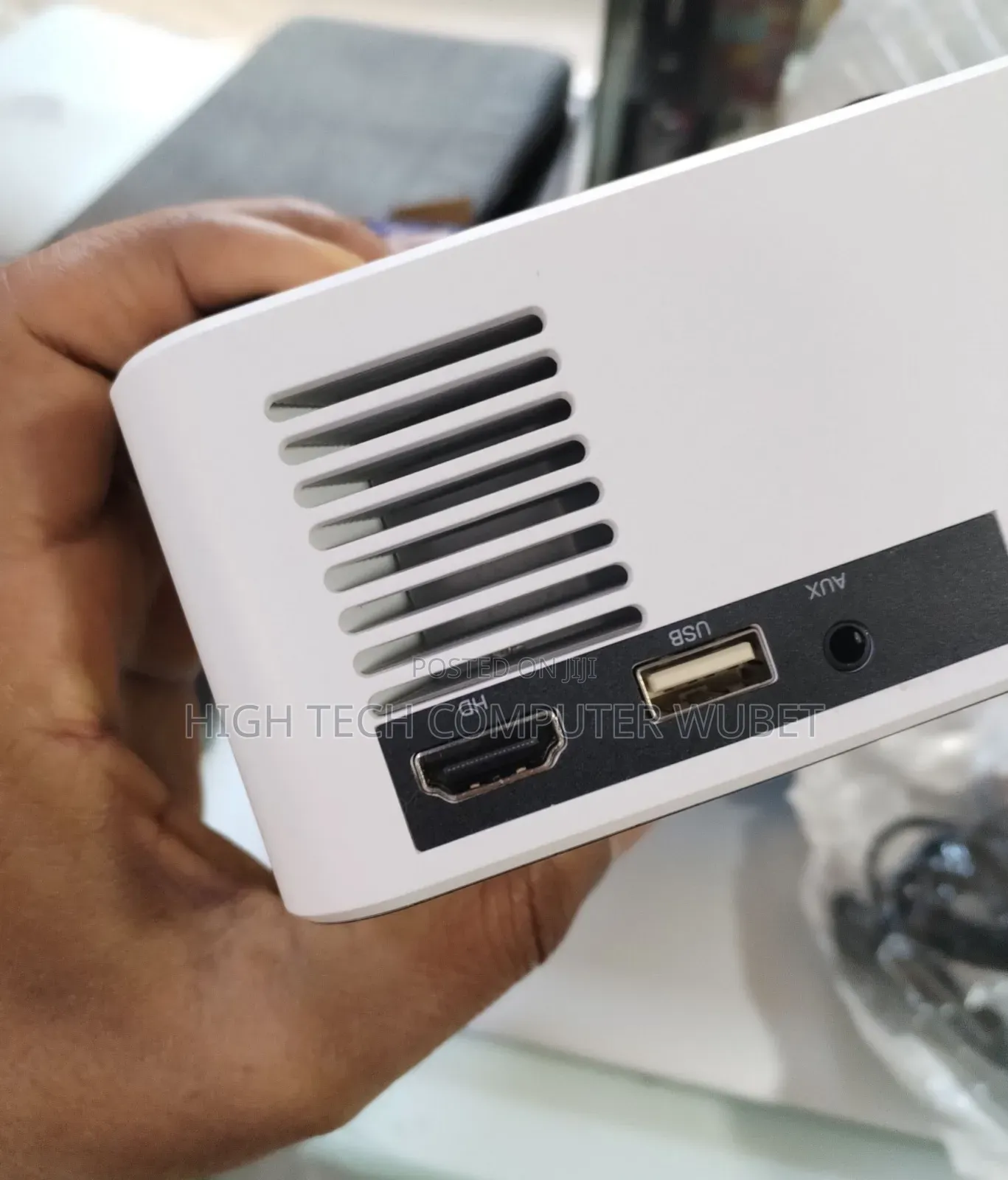 Borrego T6 Ultra Hd Android Projector • Projection Size: Abou