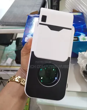 Borrego T6 Ultra Hd Android Projector • Projection Size: Abou