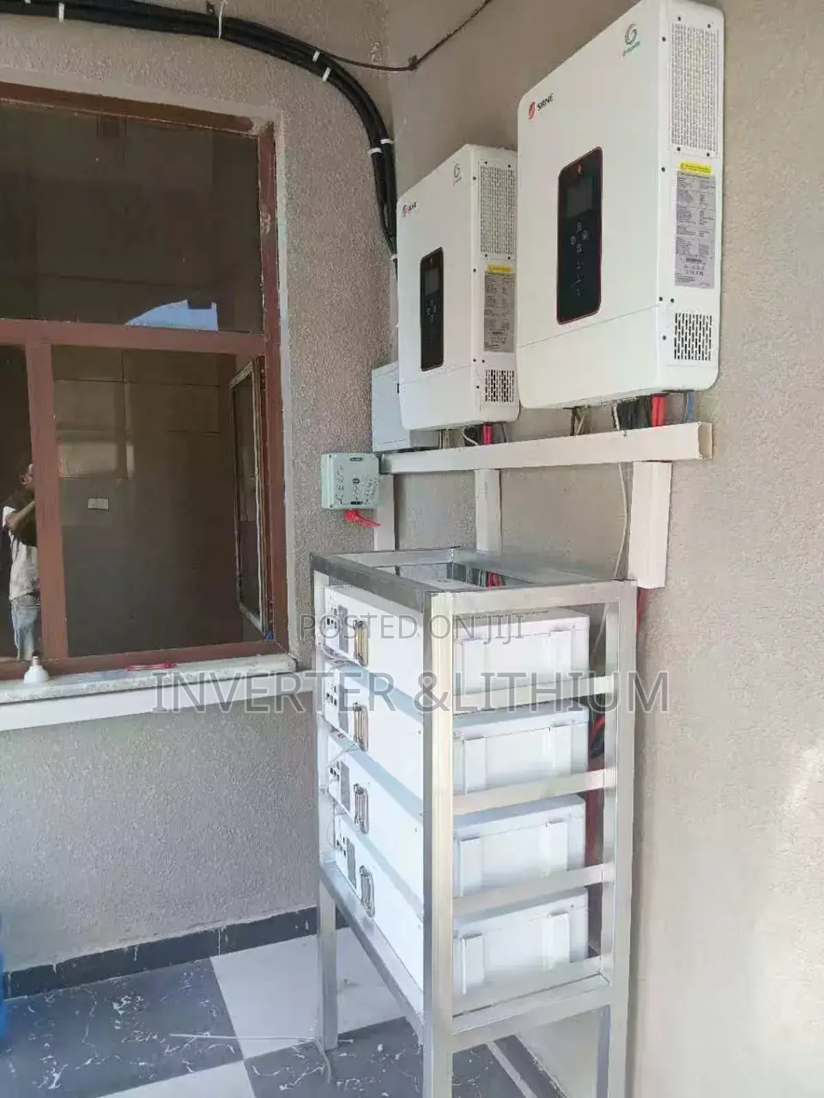 ሃይብሪድ ኢንቨርተር እና ሊትየም አየን ባትሪ (Hybrid Inverter Lithium Ion Battery )
