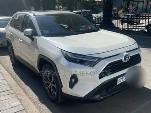 Toyota RAV4 2023 White