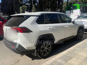 Toyota RAV4 2023 White