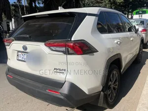 Toyota RAV4 2023 White