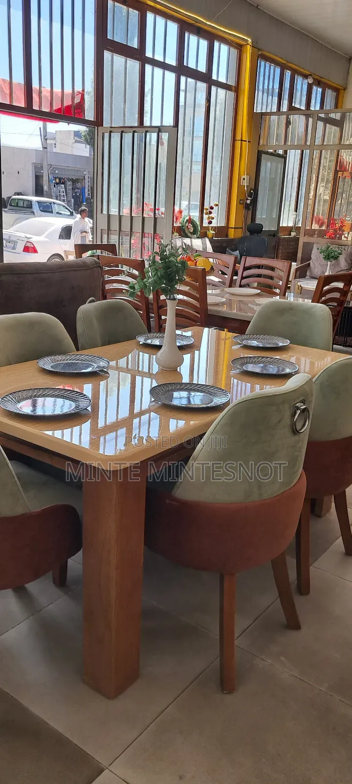 እብድ እብድ ያሉ Dining Tableዎችን ሲፈልጉ Hello ይበሉን እንደቤተሰብ ሰርተን እንደቤተሰብ ይወስዳሉ