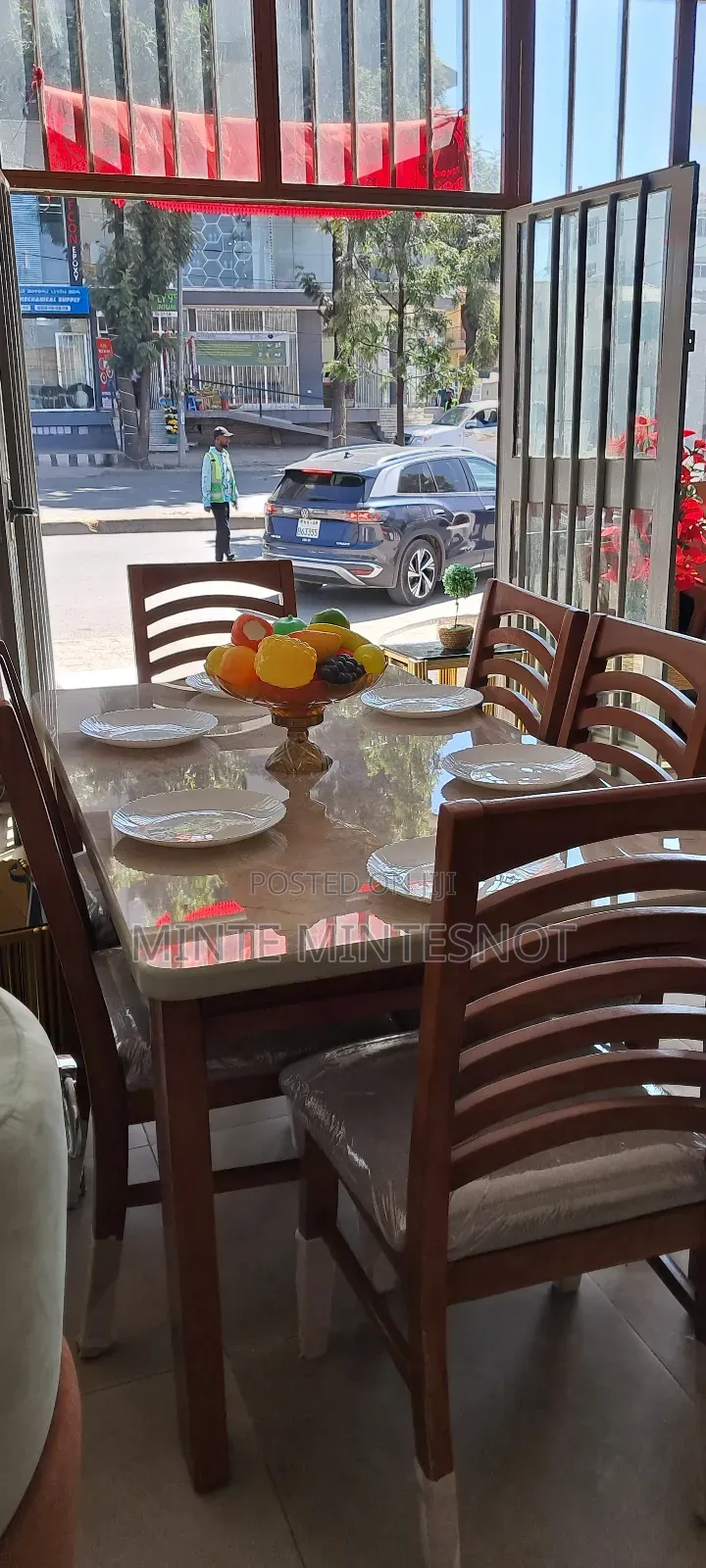 እብድ እብድ ያሉ Dining Tableዎችን ሲፈልጉ Hello ይበሉን እንደቤተሰብ ሰርተን እንደቤተሰብ ይወስዳሉ