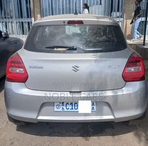 Suzuki Swift 2022 Silver