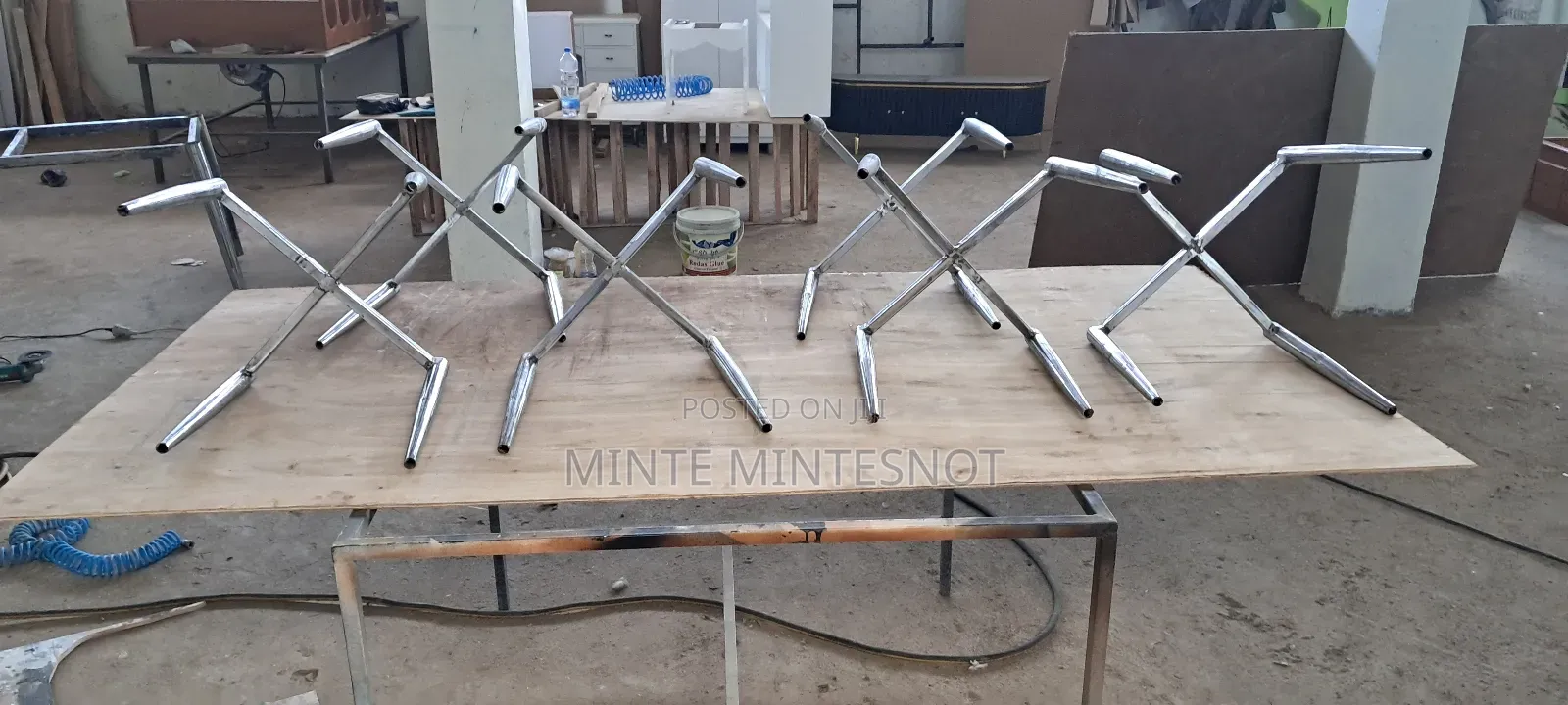 ፅድት አድርገን የdining Table ብረቶችን እናቀርብሎታለን