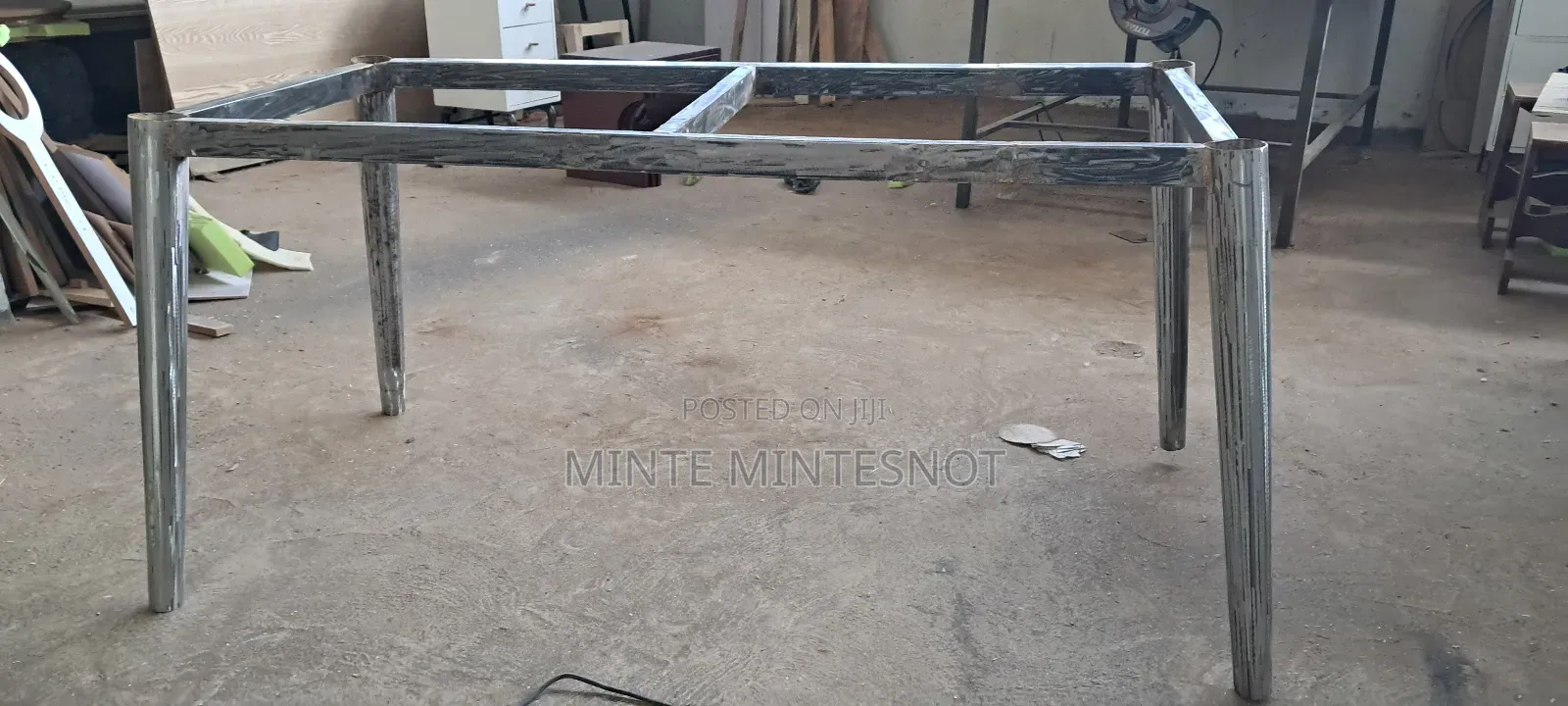 ፅድት አድርገን የdining Table ብረቶችን እናቀርብሎታለን