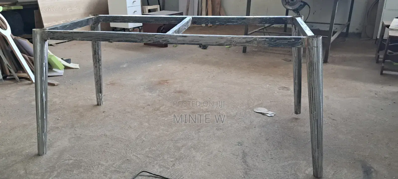 ፅድት አድርገን የdining Table ብረቶችን እናቀርብሎታለን