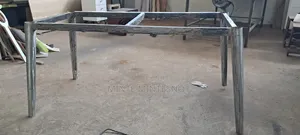 ፅድት አድርገን የdining Table ብረቶችን እናቀርብሎታለን