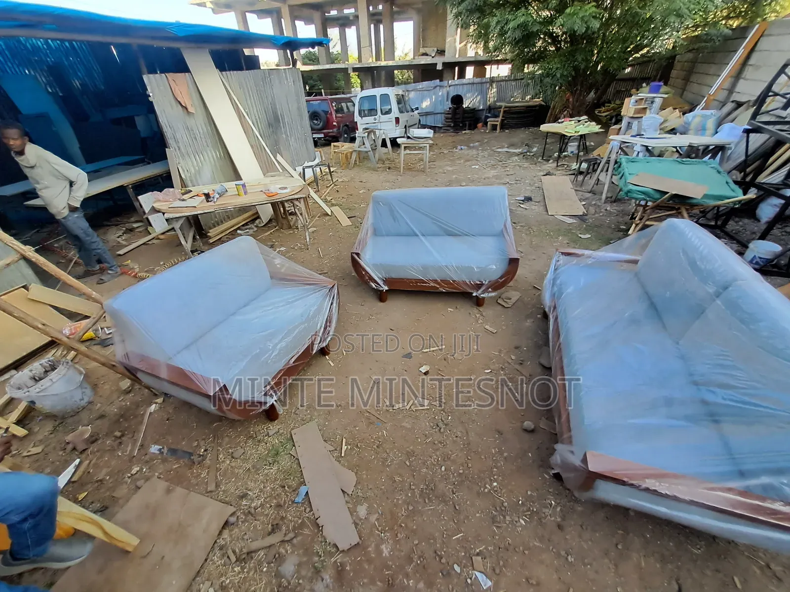 እብድ እብድ ያሉ የዋንዛ Sofaዎችን ሲፈልጉ Helloo ይበሉን