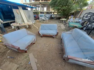 እብድ እብድ ያሉ የዋንዛ Sofaዎችን ሲፈልጉ Helloo ይበሉን