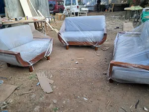 እብድ እብድ ያሉ የዋንዛ Sofaዎችን ሲፈልጉ Helloo ይበሉን