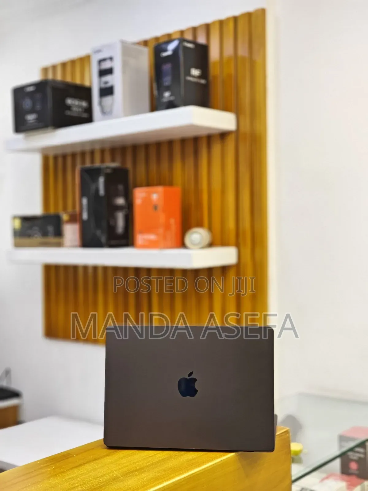 New Laptop Apple MacBook Pro 18GB Apple M3 SSD 512GB