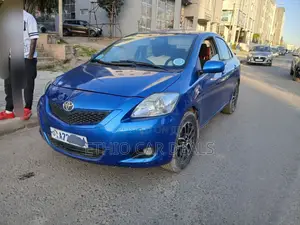 Toyota Yaris Base Sedan 4dr 2011 Blue