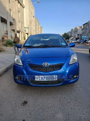 Toyota Yaris Base Sedan 4dr 2011 Blue