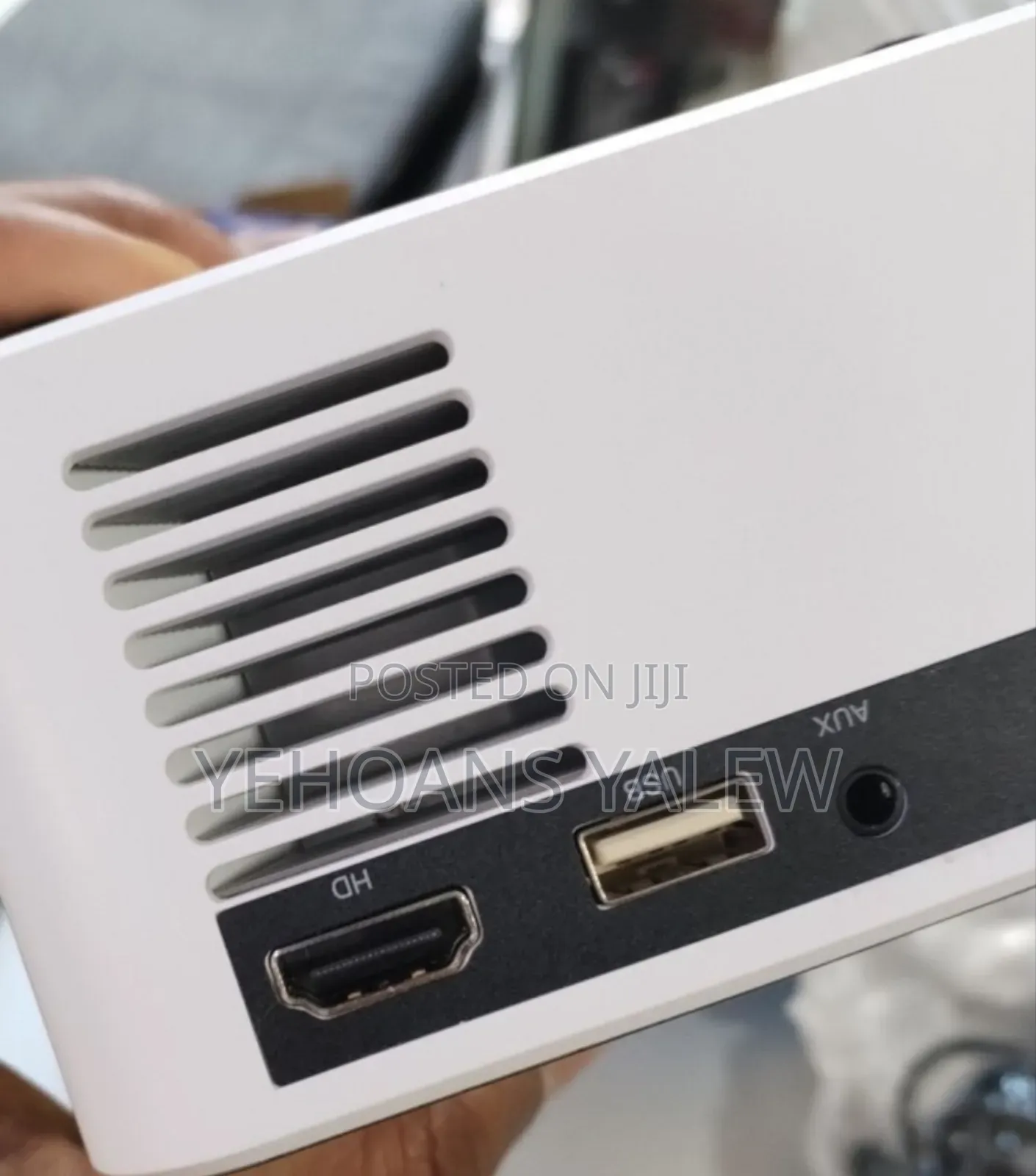 Borrego T6 Ultra Hd Android Projector • Projection Size: About 30"-