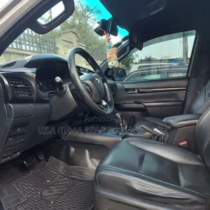 Toyota Hilux 2020 Silver