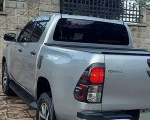 Toyota Hilux 2020 Silver