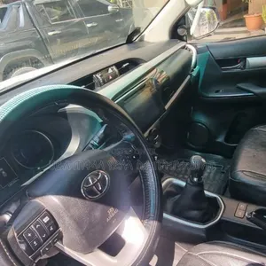 Toyota Hilux 2017 Ivory