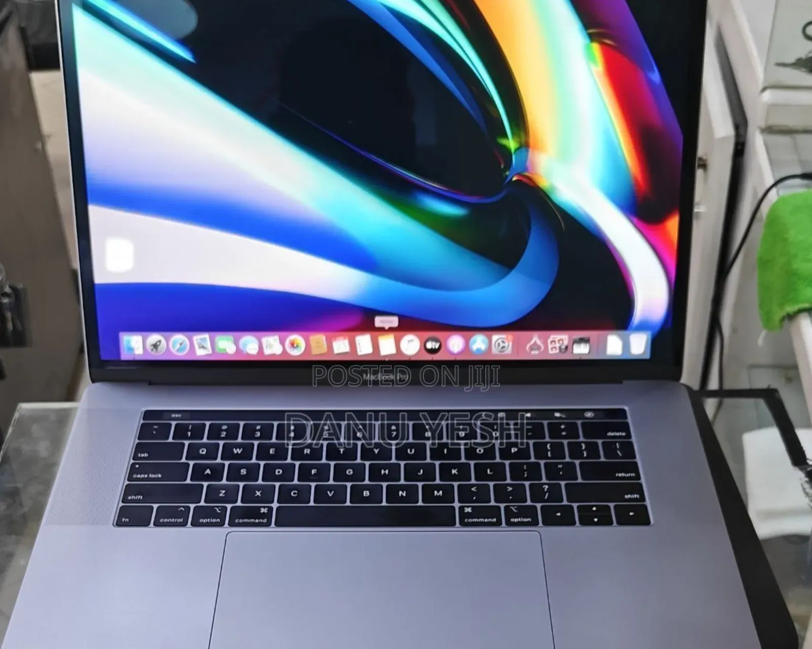 New Laptop Apple MacBook Pro 32GB Intel Core I9 SSD 512GB