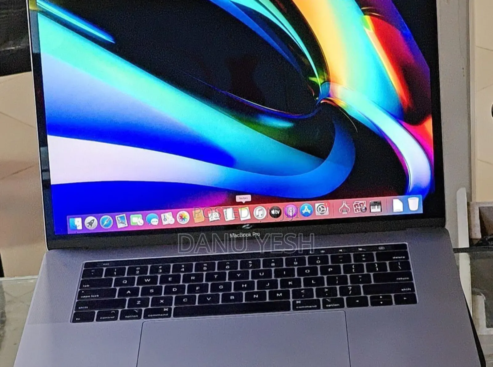 New Laptop Apple MacBook Pro 32GB Intel Core I9 SSD 512GB