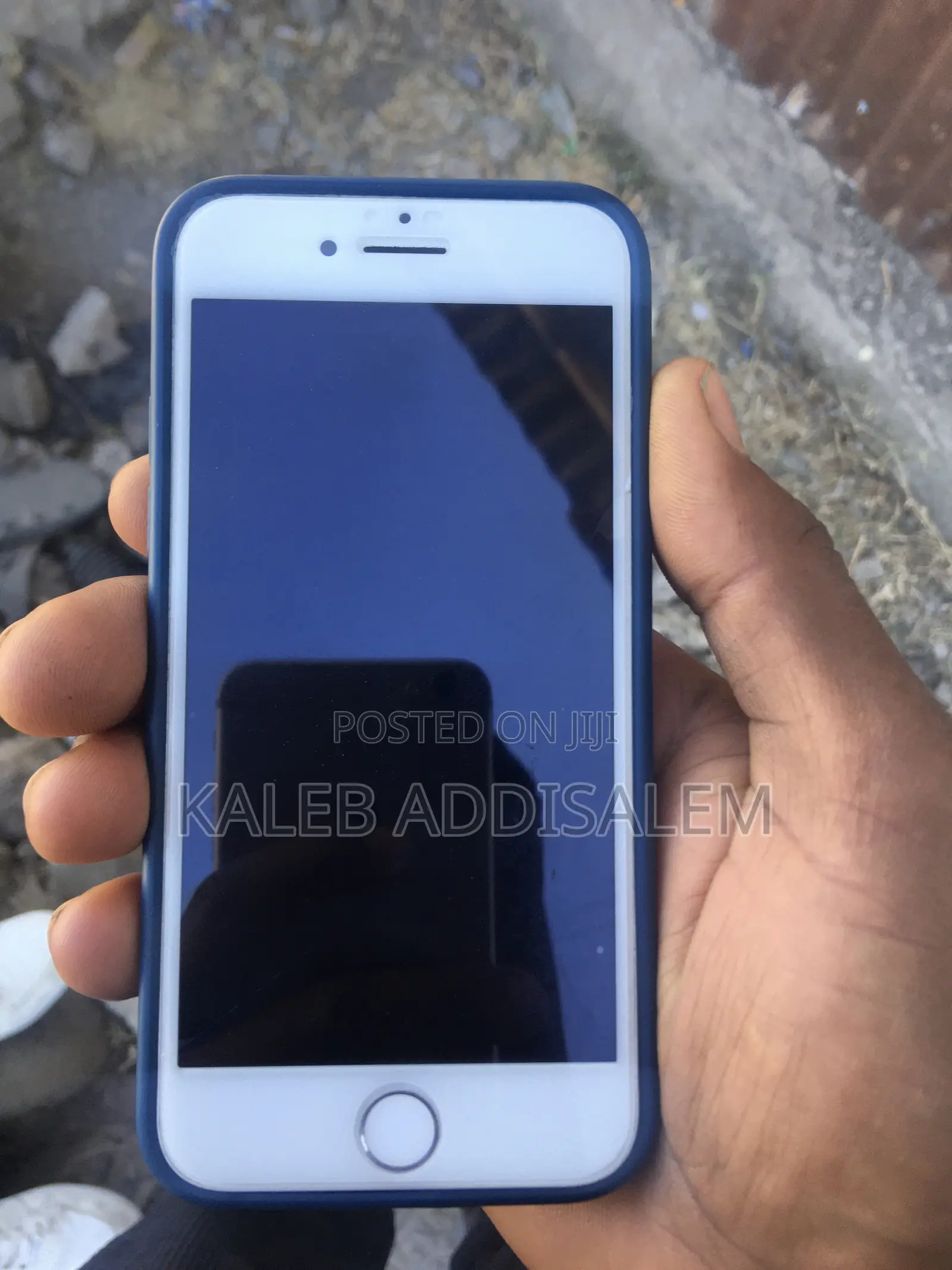 New Apple iPhone 8 64 GB Gold