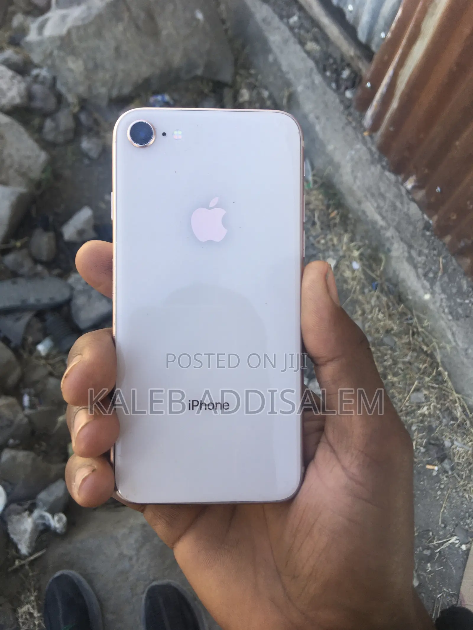 New Apple iPhone 8 64 GB Gold