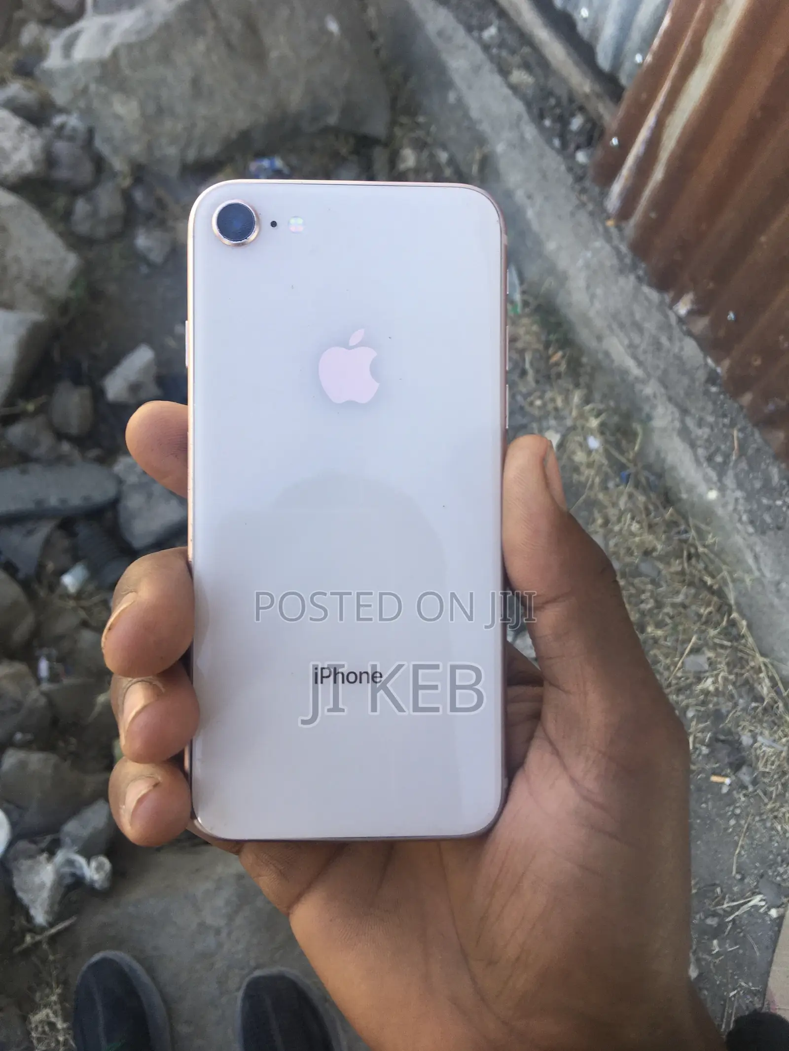 New Apple iPhone 8 64 GB Gold