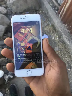 New Apple iPhone 8 64 GB Gold