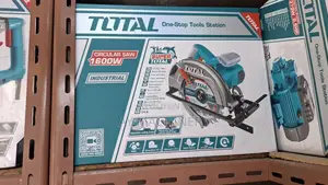 Total Circular 1600w መሰንጠቂያ ማሽን