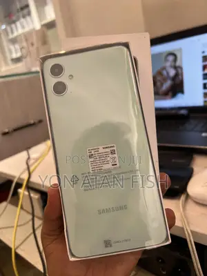 New Samsung Galaxy M05 64 GB Green