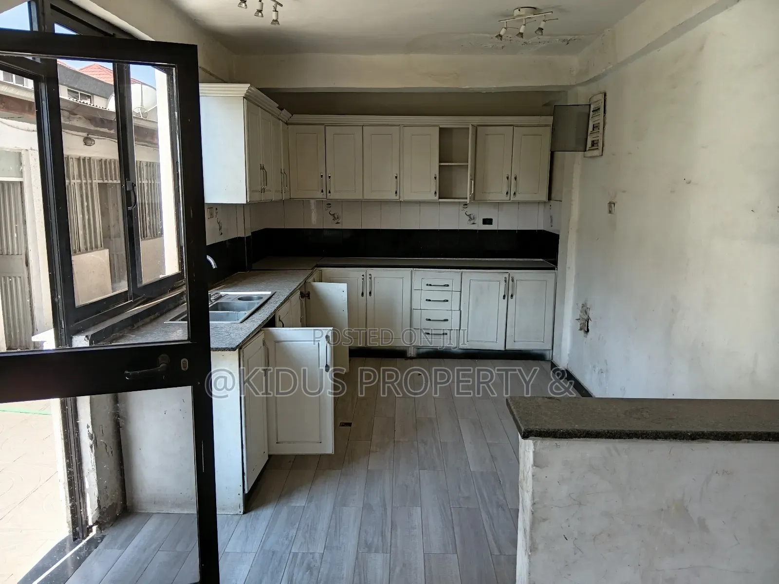 6bdrm House in Mekaele Africa, Nifas Silk-Lafto for rent