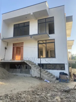 5bdrm House in Yeka for sale
