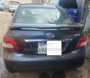 Toyota Yaris 2010 Gray