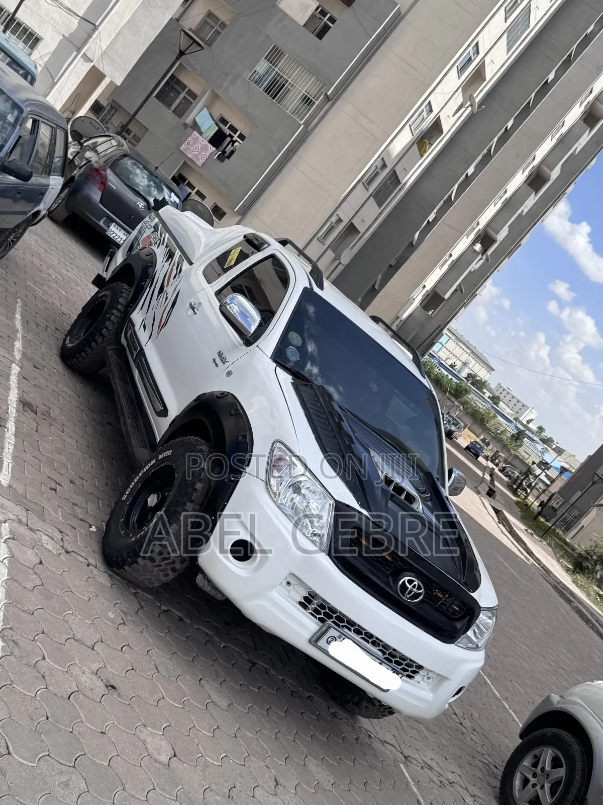Toyota Hilux 2.5 D-4D 4X4 SRX 2011 White