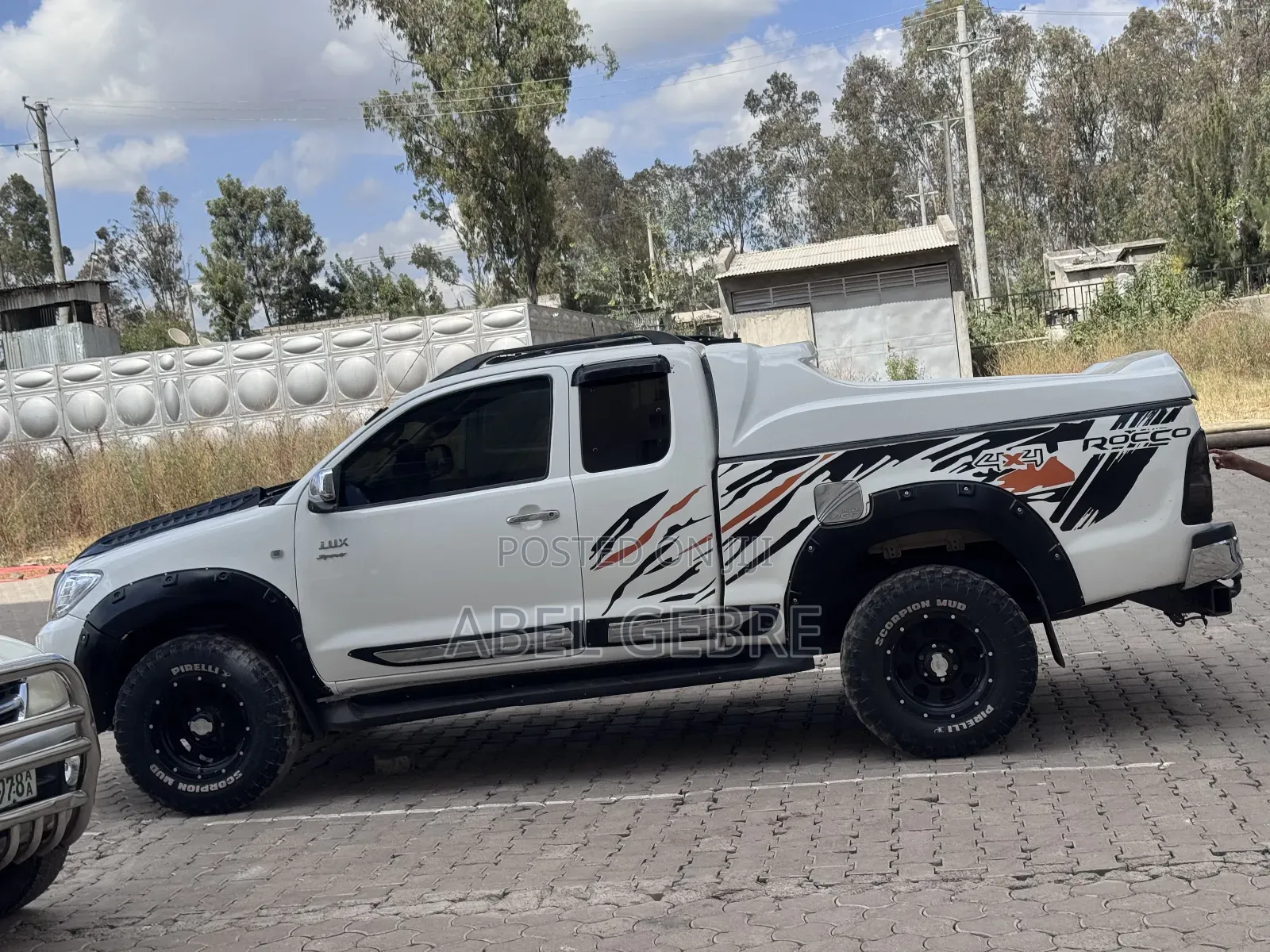 Toyota Hilux 2.5 D-4D 4X4 SRX 2011 White