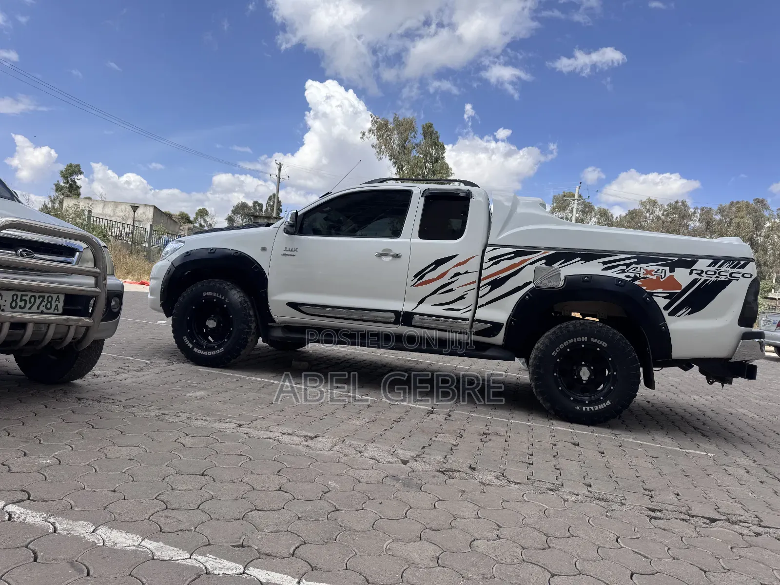Toyota Hilux 2.5 D-4D 4X4 SRX 2011 White