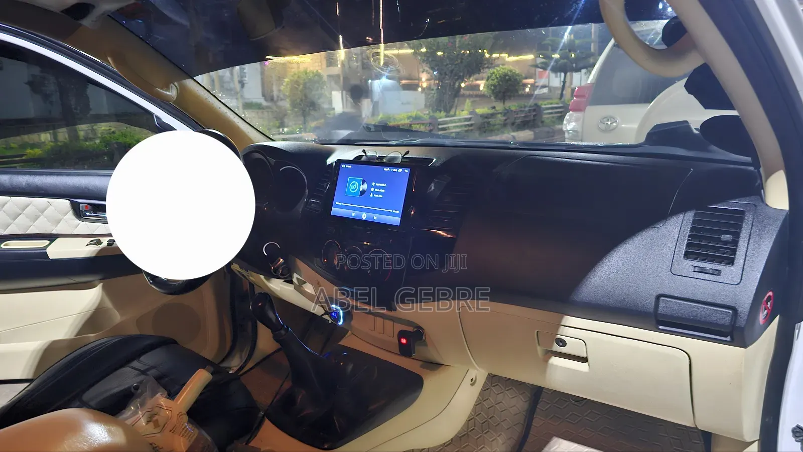 Toyota Hilux 2.5 D-4D 4X4 SRX 2011 White